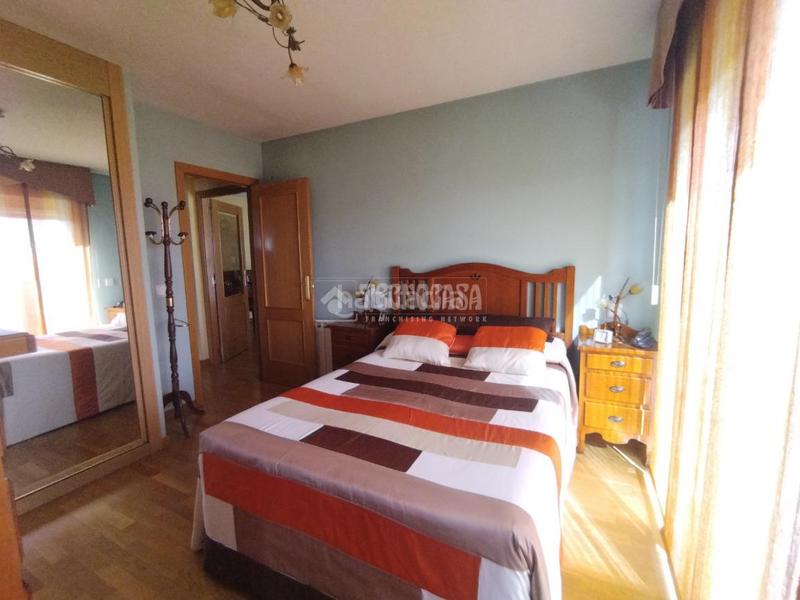 Foto 8372fd98-30f3-41c3-a9e2-7cff03392f8a. Àtic amb calefacció aparcament a Sur - PAU 4 Móstoles