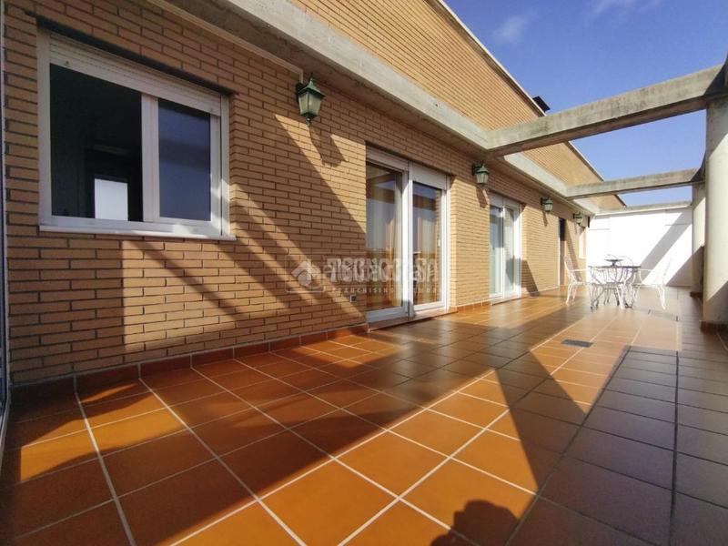 Foto c3aa761b-6306-4af9-bd3e-530de8704469. Àtic amb calefacció aparcament a Sur - PAU 4 Móstoles