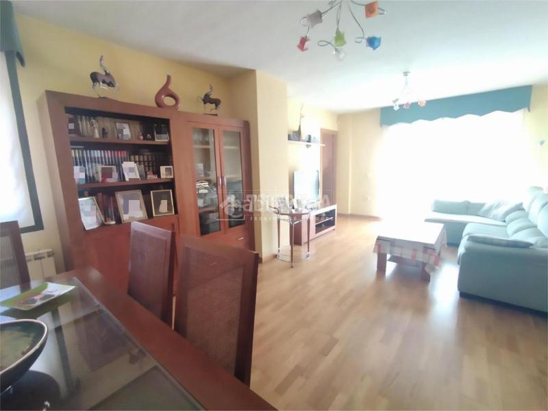 Foto e32e296c-de1e-4c38-922a-b889c525387b. Àtic amb calefacció aparcament a Sur - PAU 4 Móstoles