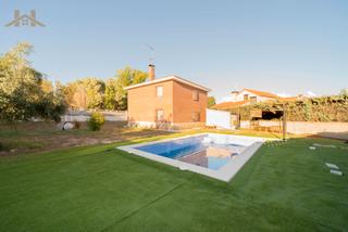 Xalet a Calalberche. Chalet independiente de 139 m² construidos en una gran parcela d