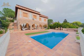 Chalet en Calalberche. Chalet independiente de 396m² construidos sobre parcela de 1.082 Chalet en Calalberche. Chalet independiente de 396m² construidos sobre parcela de 1.082