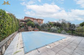 Chalet en Calalberche. Chalet independiente en calalberche