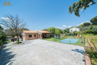 Xalet a Villa del Prado. Chalet independiente de 197 m² sobre parcela de 1.386 m² en la u
