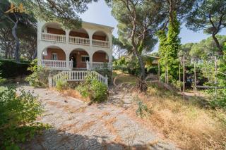Chalet en Almorox. Chalet con terraza en pinar de almorox