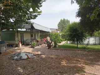 Finca rústica a Aldea del Fresno. Parcela rústica de 573 m con mobile home, piscina y jacuzzi en c
