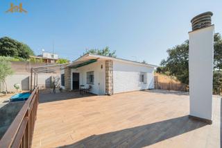 Xalet a Villa del Prado. Chalet independiente de 142m² en la urbanización encinar del alb