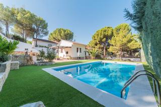 Xalet a Almorox. Chalet independiente de 120m² en planta en el romillo.