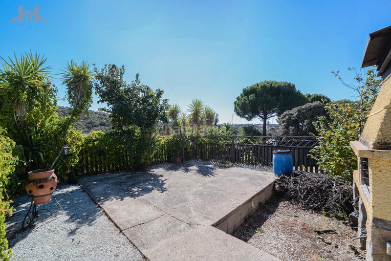 Foto 7953aa3b-a14e-49b6-851d-bff3c840879b. Chalet with fireplace heating parking pool in Villa del Prado