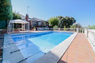 Xalet en Calalberche. Chalet independiente de 147m² construidos sobre parcela de 910m² Xalet en Calalberche. Chalet independiente de 147m² construidos sobre parcela de 910m²