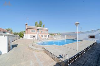 Xalet a Calalberche. Chalet independiente de 228m² construidos sobre parcela de 749m²