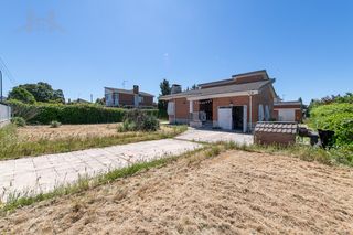 Chalet à Calalberche. Chalet independiente en una planta de 142m² construidos sobre pa