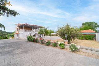 Chalet in Aldea del Fresno. Chalet independiente de 309 m² construidos sobre parcela de 5.07