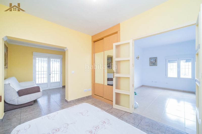 Foto d0440ef0-8ea1-4c2b-8c5e-22f6c6709e30. Xalet amb xemeneia calefacció aparcament a Aldea del Fresno