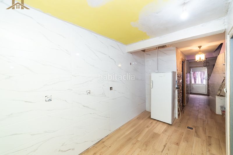 Foto b355b927-32fe-435e-9926-467b639e72fe. Casa adossada a Almorox