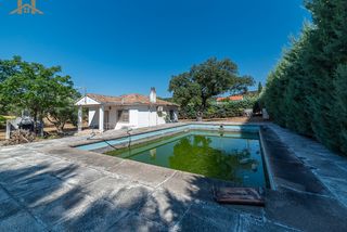 Chalet in Aldea del Fresno. Chalet independiente de 136m² construidos sobre amplia parcela d