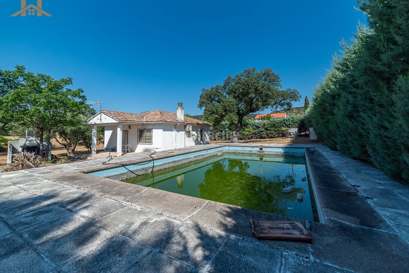 Foto 4fcc0c25-002b-414d-9952-722428b29c62. Xalet amb aparcament piscina a Aldea del Fresno