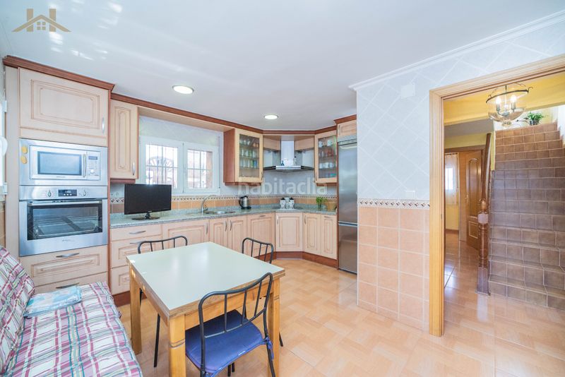 Foto d74b8e1f-68f1-4ba3-a4fe-603d1ea70c7a. Casa aparellada amb xemeneia calefacció aparcament piscina a Calalberche