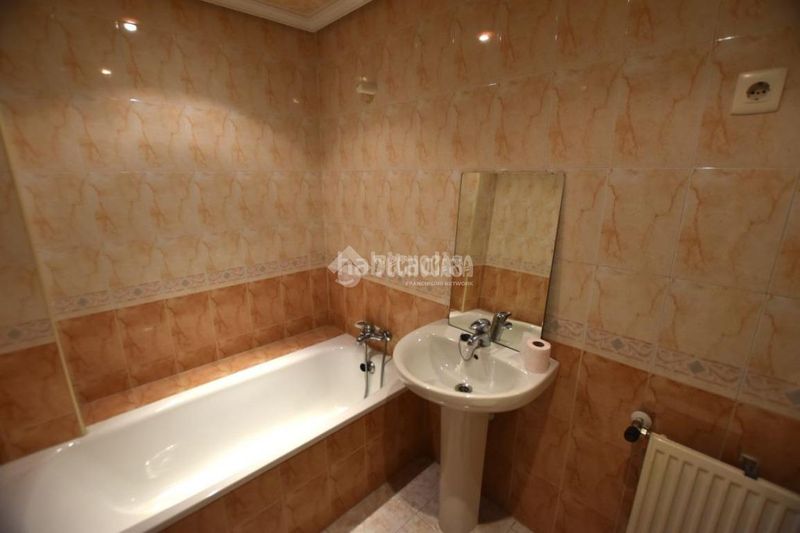 Foto e503d3a0-433d-4184-9801-5eccc8c9708c. Pis amb calefacció aparcament piscina a El Arroyo-La Fuente Fuenlabrada
