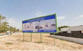 Terreno residenziale in Carrer de la purisima 1. Parcela en esquina en torrellano