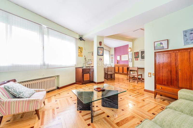 Foto edf0e655-b63d-49f4-b9c8-e300189b1502. Casa amb calefacció aparcament a El Viso Madrid