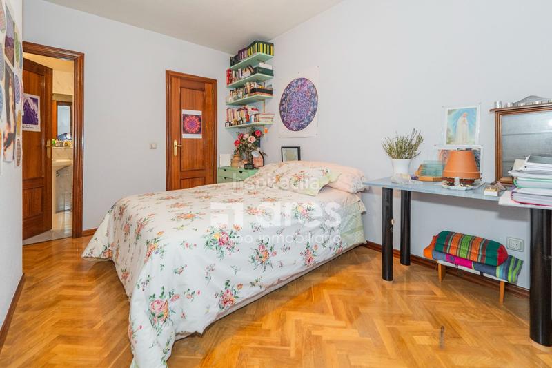 Foto 0ea27e4c-2fb1-462f-9e2d-2cd24aebff3b. Piso grupo inmobiliario ares presenta vivienda en la zona ramón y cajal en Madrid