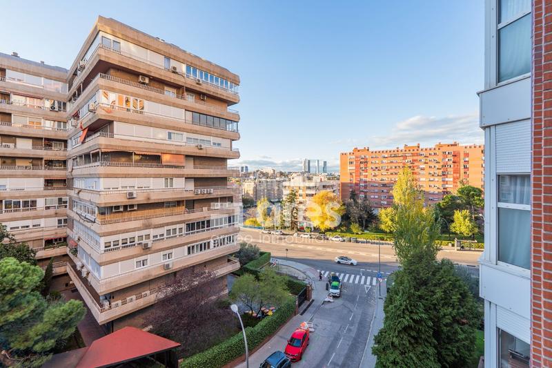 Foto 6eb3bd10-0d87-407b-aa9e-9ebae323533e. Piso grupo inmobiliario ares presenta vivienda en la zona ramón y cajal en Madrid