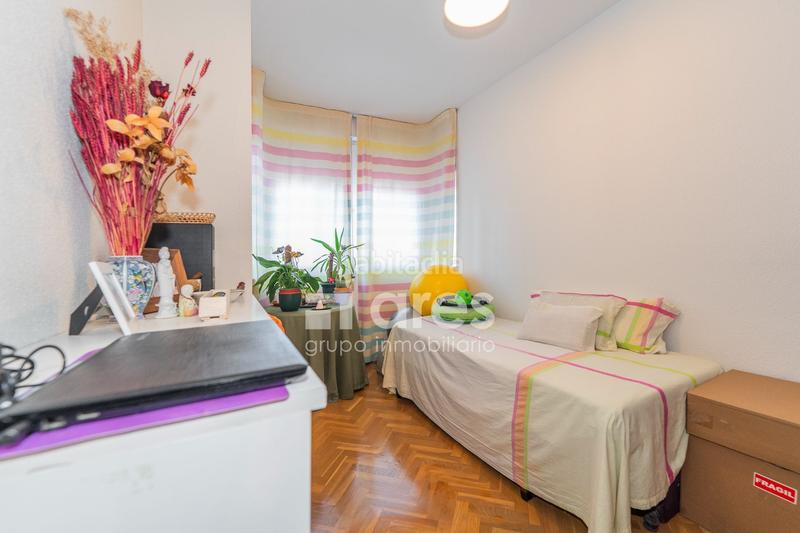 Foto 8d25b74b-ceac-470b-a479-6b9cdd3cbd72. Piso grupo inmobiliario ares presenta vivienda en la zona ramón y cajal en Madrid