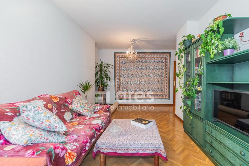 Foto dc0ad8e5-2675-4fce-82b9-088dc47ddf8e. Piso grupo inmobiliario ares presenta vivienda en la zona ramón y cajal en Madrid