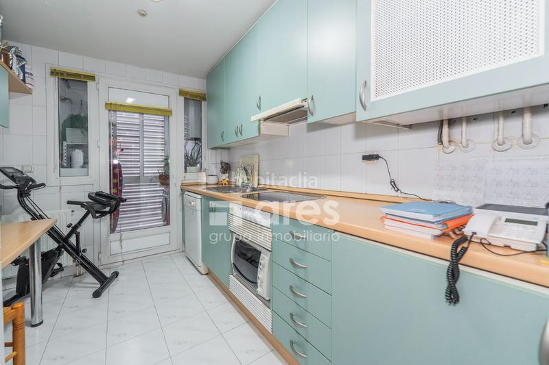 Foto f1943cd9-4818-4e98-a69c-a9121c6e2fab. Piso grupo inmobiliario ares presenta vivienda en la zona ramón y cajal en Madrid