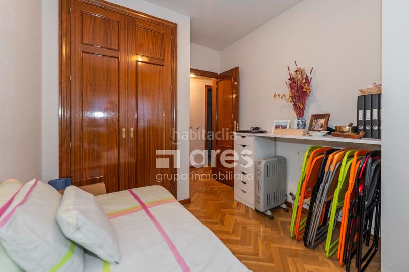 Foto fcc65f49-b418-428f-a3c7-2a682d6bd9ad. Piso grupo inmobiliario ares presenta vivienda en la zona ramón y cajal en Madrid