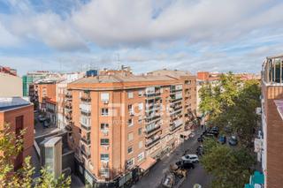 Appartement  Calle del aviador zorita. Grupo inmobiliario ares vende vivienda para reformar situado en