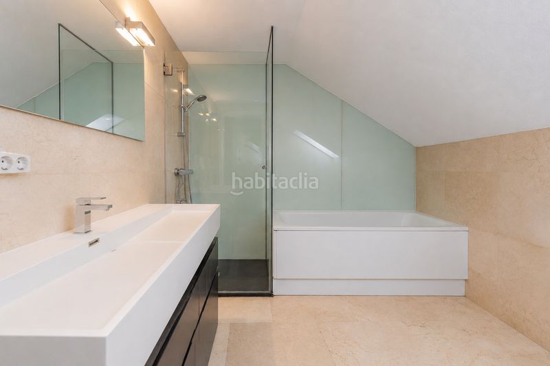 Foto f24a78b4-7286-46a7-b9d8-c503c4d801d8. Dúplex amb calefacció aparcament piscina a El Burgo Rozas de Madrid (Las)