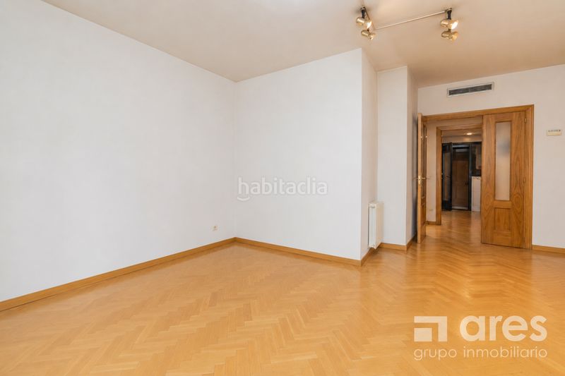 Foto ef5e8576-9914-4133-ab80-5e63032ad78e. Pis amb calefacció piscina a Pacífico Madrid