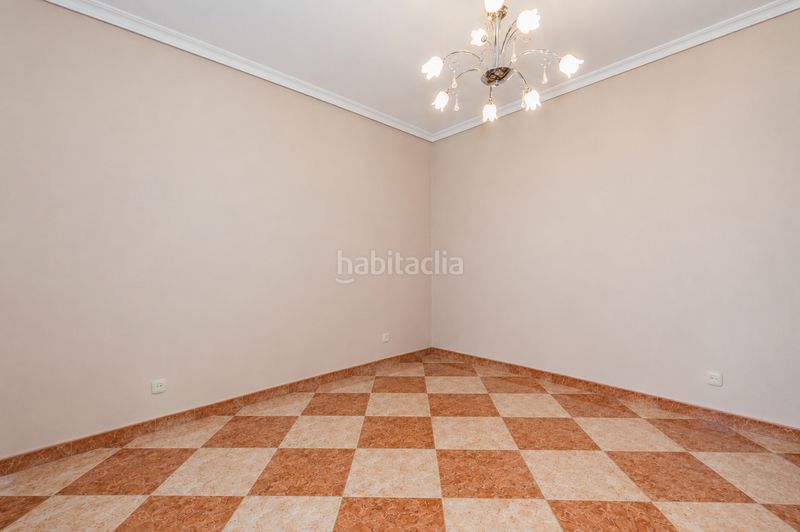 Foto d2255672-b94d-4699-b609-fac00a915d7b. Pis amb calefacció a Pinar del Rey Madrid