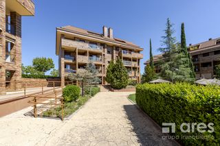 Flat  Calle de manuel de falla. Grupo inmobiliario ares vende exclusiva vivienda en el paular de