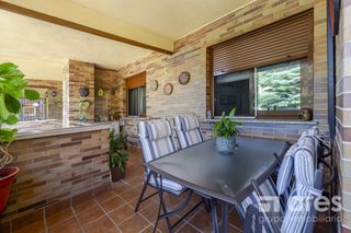 Pis  Calle de manuel de falla. Grupo inmobiliario ares vende exclusiva vivienda en el paular de