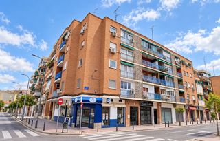 Appartement  Calle montero. Grupo inmobiliario ares vende piso de 70m2 en la zona centro de