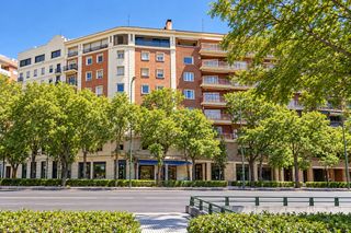 Pis  Paseo del pintor rosales. Grupo inmobiliario ares vende exclusiva vivienda de 192 m² situa