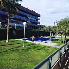 Pis  De rosa sensat. Precioso bajo esxterior con piscina comunitaria cerca de la play