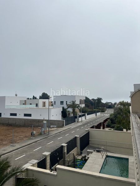 Foto b04630e0-a67a-4d88-944e-583f8c42a585. Casa adossada amb calefacció aparcament a mar Cambrils Cambrils