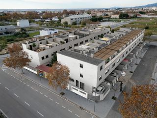 Casa adossada  Del segri�. Oportunidad �nica! obra nueva de alto standing en cambrils