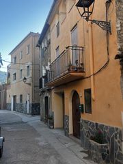 Semi detached house in Porrera. Oportunidad. casa en el centro de porreracasa parcialmente refor