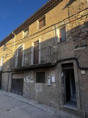 Casa adossada a Porrera. Oportunidad. casa en el centro de porreracasa parcialmente refor