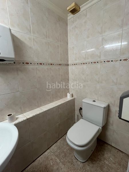 Foto 48685574-d570-4eea-bc3e-2016781df592. Local comercial fantástico local esquinero en la zona del puerto ! en Cambrils