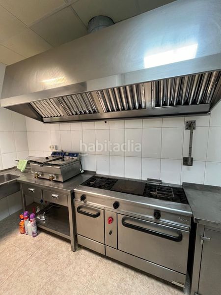 Foto f48fbf38-2bed-4056-84cb-52e0df13276e. Local comercial fantástico local esquinero en la zona del puerto ! en Cambrils