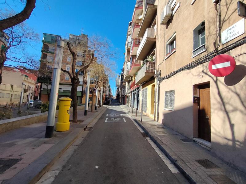 Foto a0afb050-0403-475b-94c4-fb88b691cbf1. Parking coche nou barris cflor de neu pablo iglesias en Barcelona