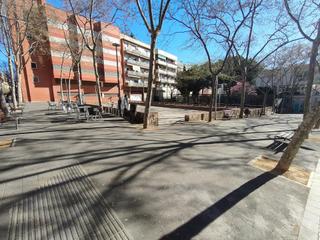 Aparcament cotxe  Calle nou pins. Nou barris cflor de neu pablo iglesias