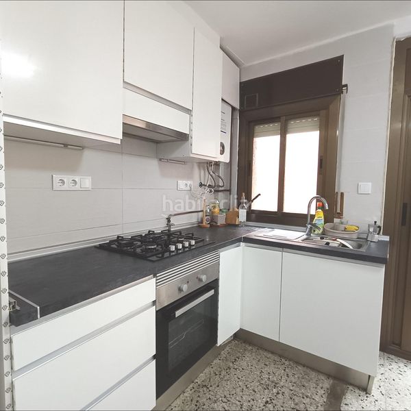 Foto c4d7f24c-9270-466a-8d31-9a327f0124b9. Piso cerdanyola nord zona puig i cadafalch sólo tres vecínos !!!!! en Mataró