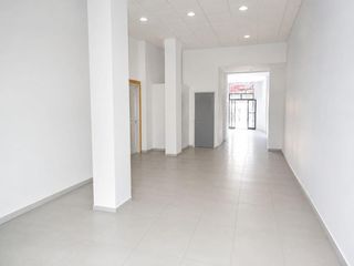 Lloguer Local Comercial a Centre. Local comercial polivalente en el centro de arenys de mar zona e
