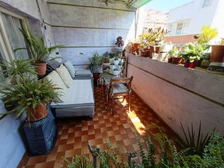 Flat in Llefià. Ático con terraza a nivel de 15 m2 en la mejor calle peatonal de